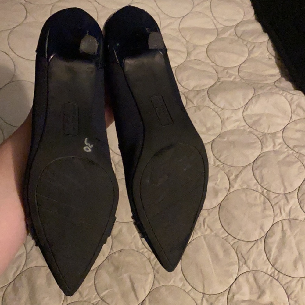 Navy Anne Klein kitten heels size 8.5 - Picture 4 of 4